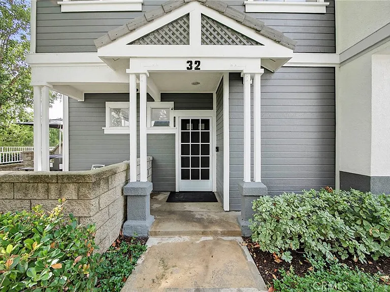 32 Carlsbad Ln — Photo 16