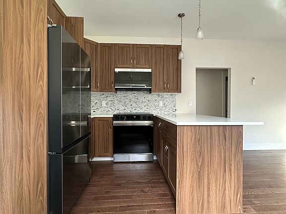 3rd image of 210 W Karr Ave