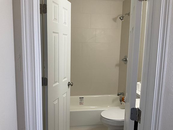 5th image of 8009 Krim Dr NE