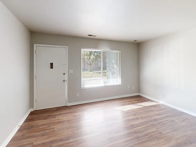 Hillcrest Apartments — Photo 7