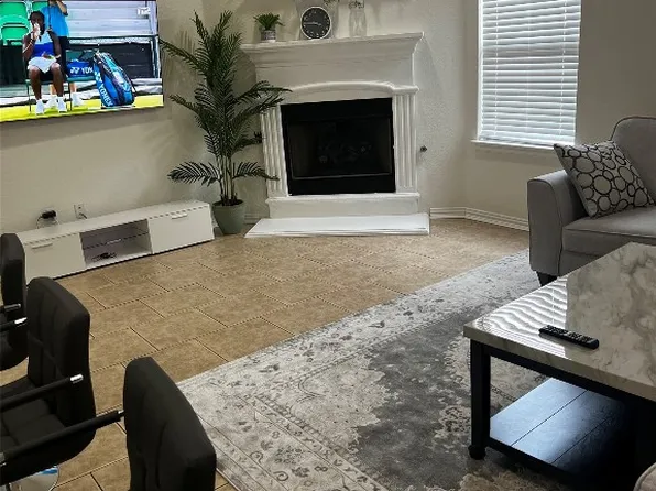 800 Chase Cir, Hurst, TX 76053