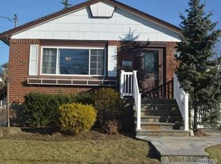 19 Riverside Dr, Rockville Centre, NY 11570