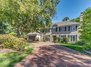 709 Forest Glen Ln, Oak Brook, IL 60523