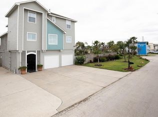 28 N Omega Dr, La Marque, TX 77568