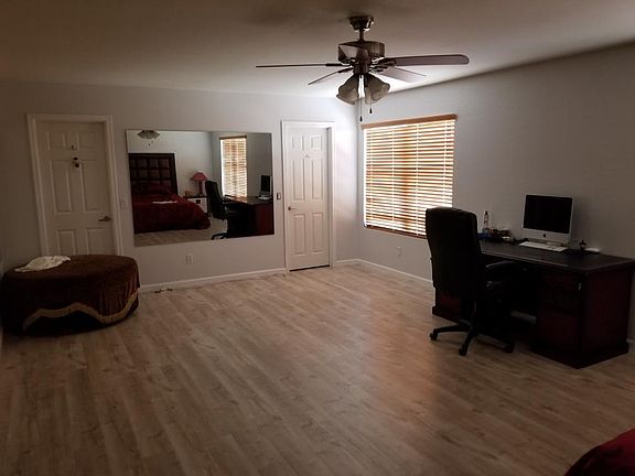 4th image of 28219 N 33rd Dr