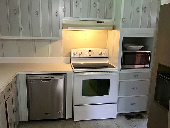 2nd image of 1406 Diana St