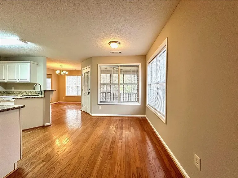 7080 Shady Oak Ln — Photo 7