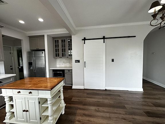 3rd image of 309 Carol St