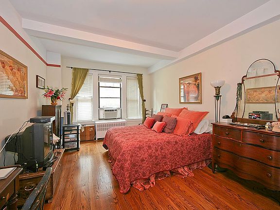4th image of 40 W 72nd St APT 146