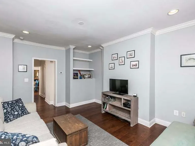310 S Washington St — Photo 2
