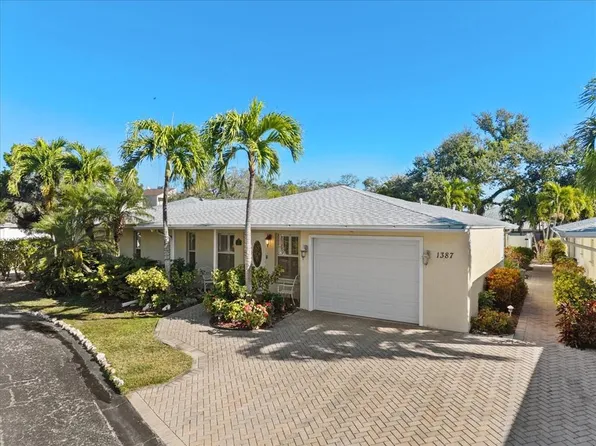 1387 Moonmist Dr, Sarasota, FL