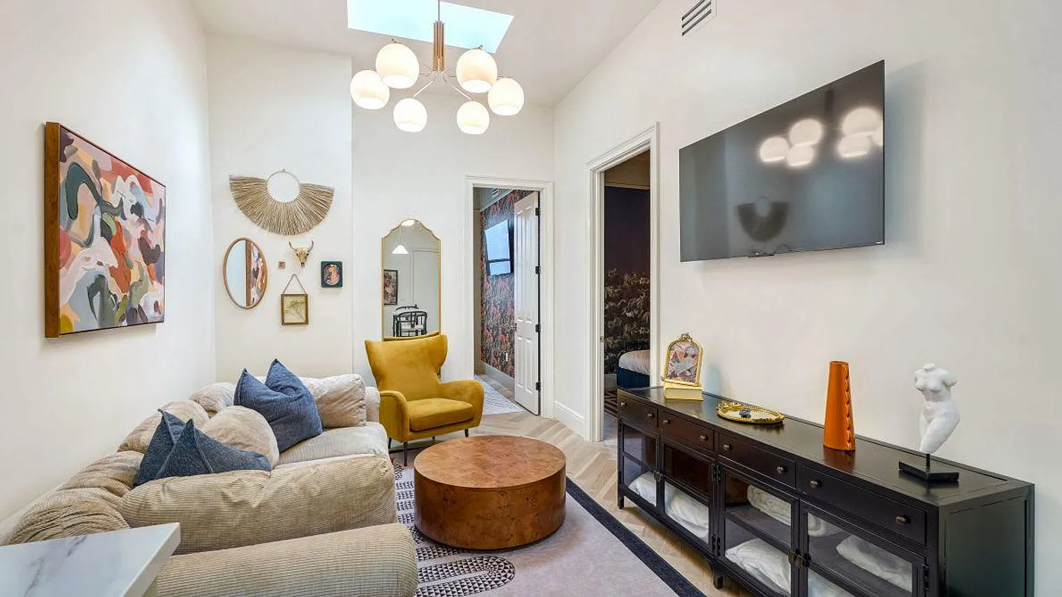 3 bed, 2.0 bath, 1001 sqft, $10,389 — Photo 1