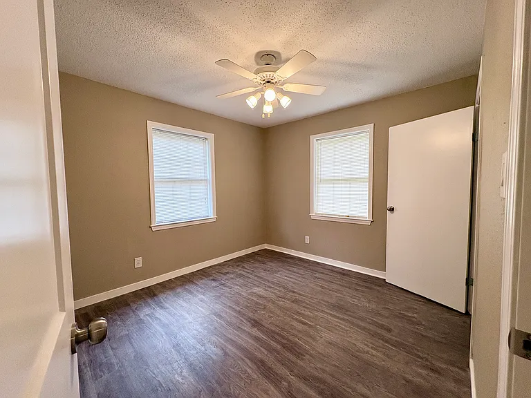 926 Medford Ave — Photo 11