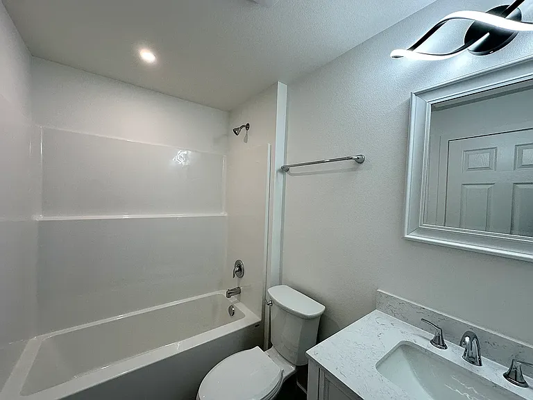 1743 SE Crawford Rd — Photo 10