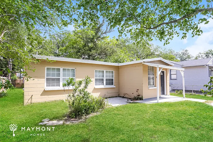 3 bed, 1.0 bath, 946 sqft, $1,290 — Photo 3