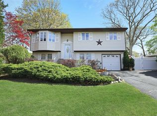 20 Frederick Ave, Lake Grove, NY 11755