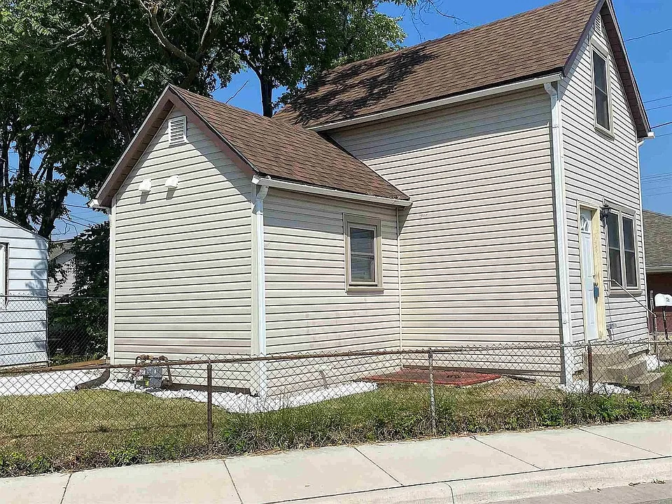 706 Erie St