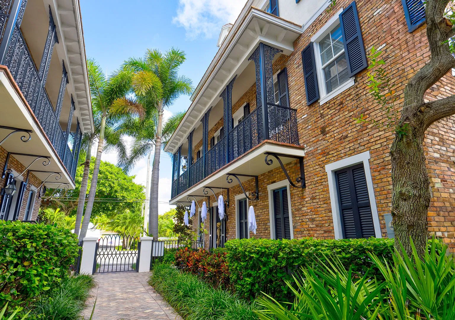 Luxury 3 bedroom 3.5 bath Corner Townhouse in Pineapple Grove Three blocks to Atlantic Avenue — Photo 2