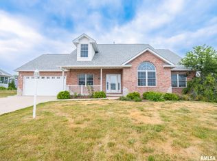 1404 Fayette Ave, Washington, IL 61571