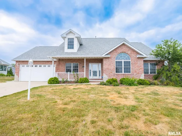 1404 Fayette Ave, Washington, IL 61571