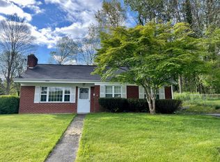 447 Bell Dr, Lewisburg, WV 24901