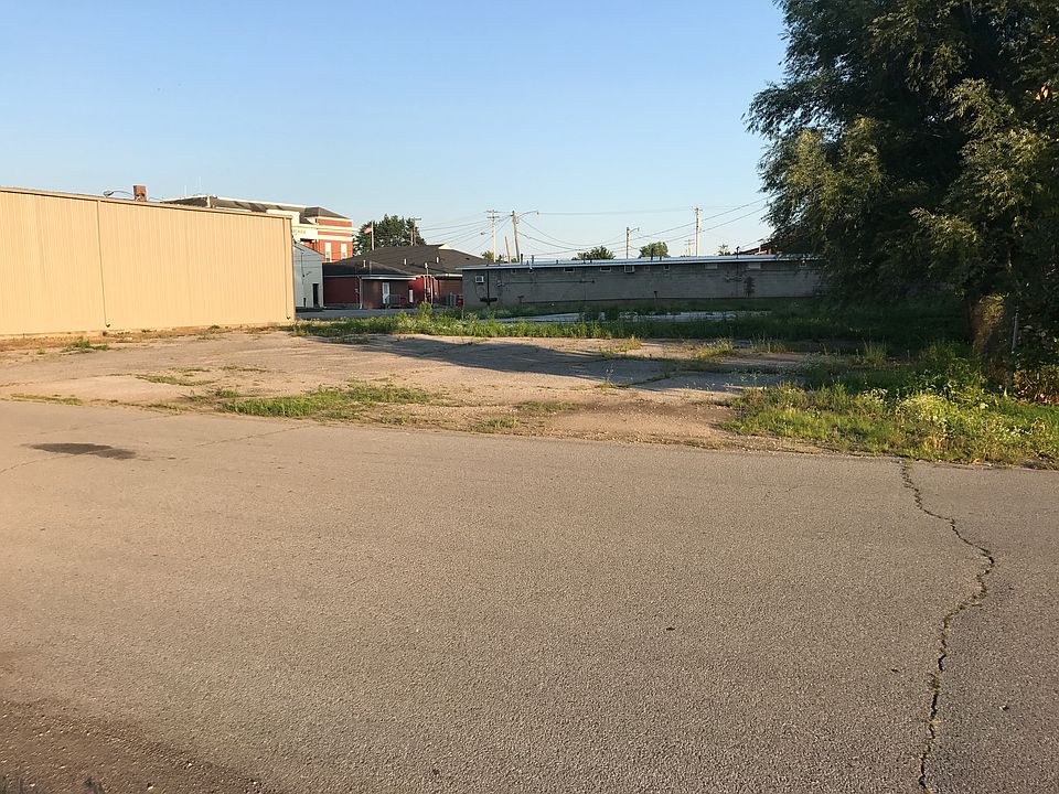 2nd image of 245 W 3rd St