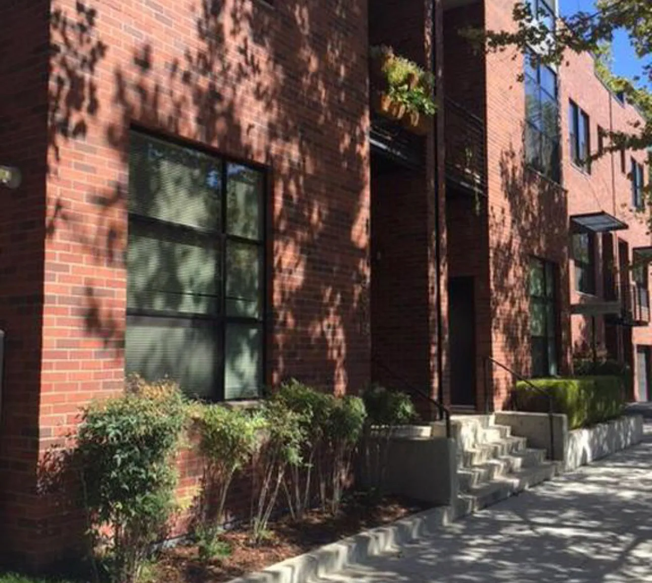 2619 N St — Photo 2
