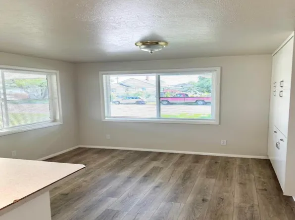 215 S Ivy St, Nampa, ID 83686