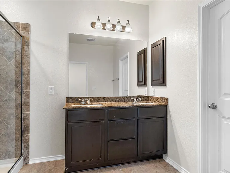 7604 Knockfin Dr — Photo 17