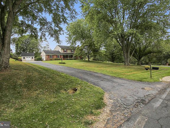 3rd image of 8708 Deanna Dr