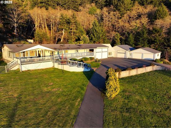 15179 McVay Ln, Brookings, OR 97415