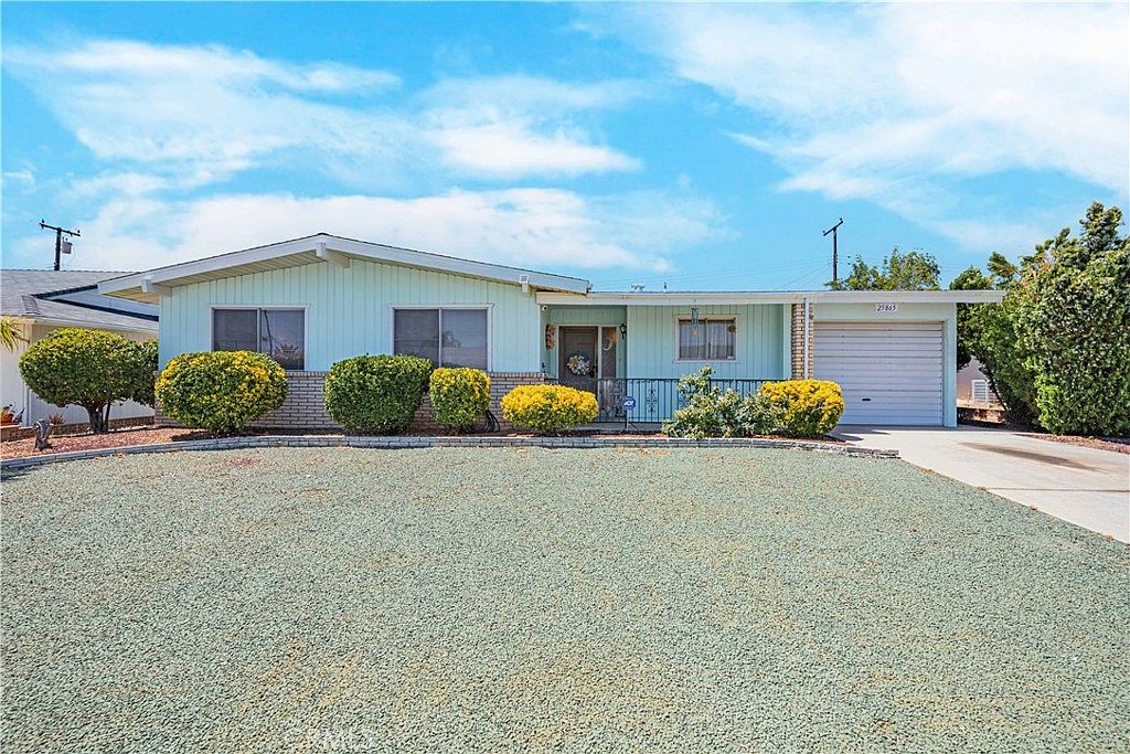 25865 Interlechen Dr