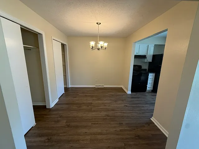 2 bed, 1000 sqft, $1,350 — Photo 2