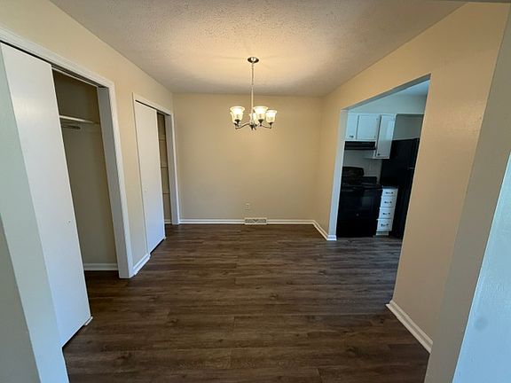 2nd image of 3443 Sutherland Dr