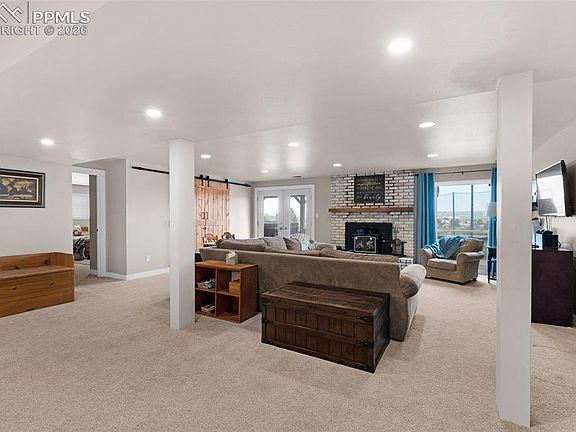 5th image of 890 Point Of The Pines Dr