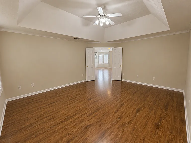 500 Liverpool Ct — Photo 32