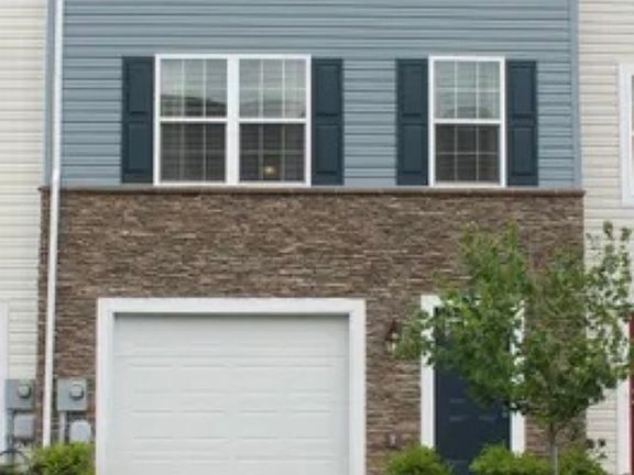 3rd image of 32 Carmody Ct