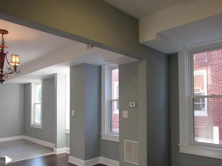 2735 Chesterfield Ave — Photo 9