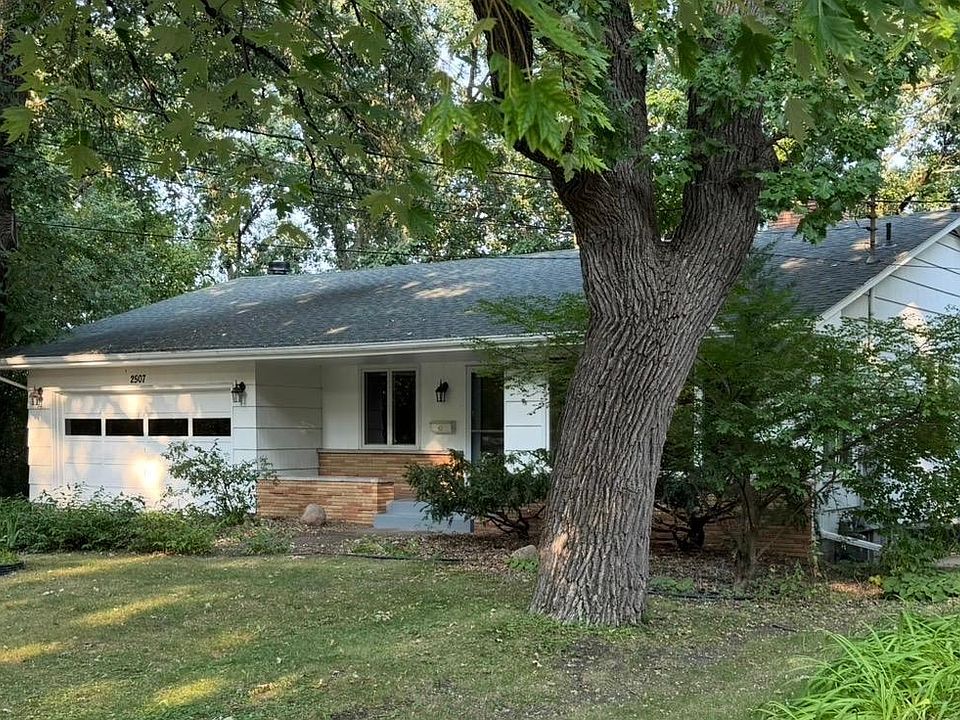 2nd image of 2507 Burnham Rd