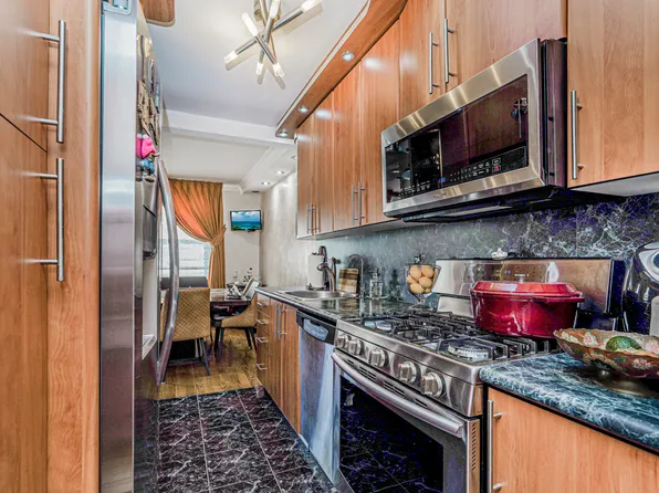 735 Avenue W image 12 of 28