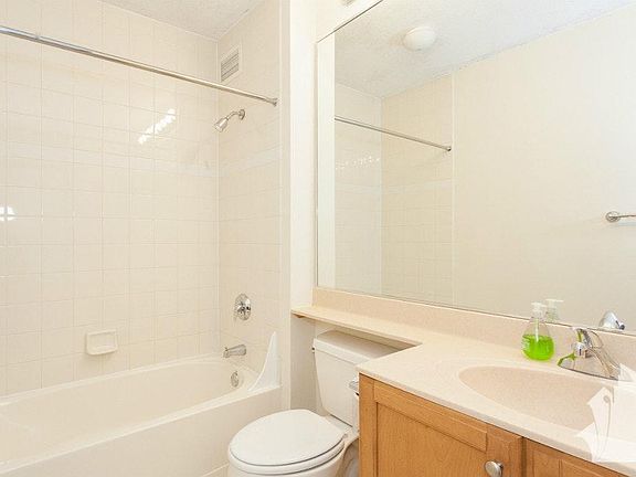 2nd image of 402 N La Salle Dr #2810
