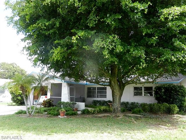 1st image of 888 Entrada Dr S