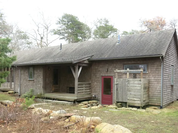 1 Red Arrow Rd, West Tisbury, MA 02575