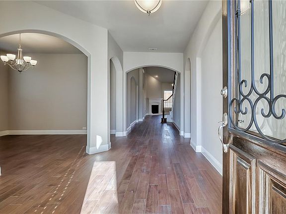 4th image of 1001 Hoyt Dr