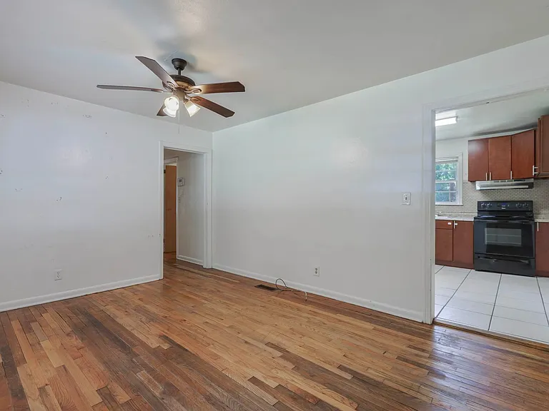 1621 Mayhew St — Photo 13