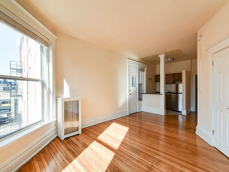 Dupont Apartments — Photo 14