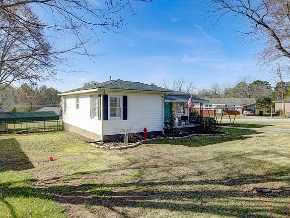 3rd image of 207 Rainbow Dr