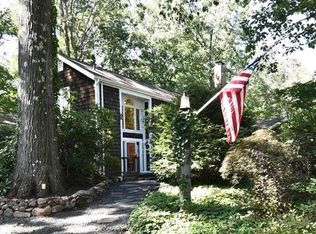 946 Dunbar Hill Rd, Hamden, CT 06514