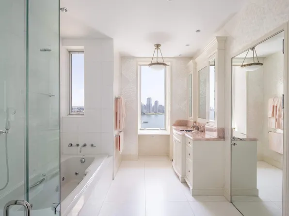 435 East 52nd Street image 16 of 21