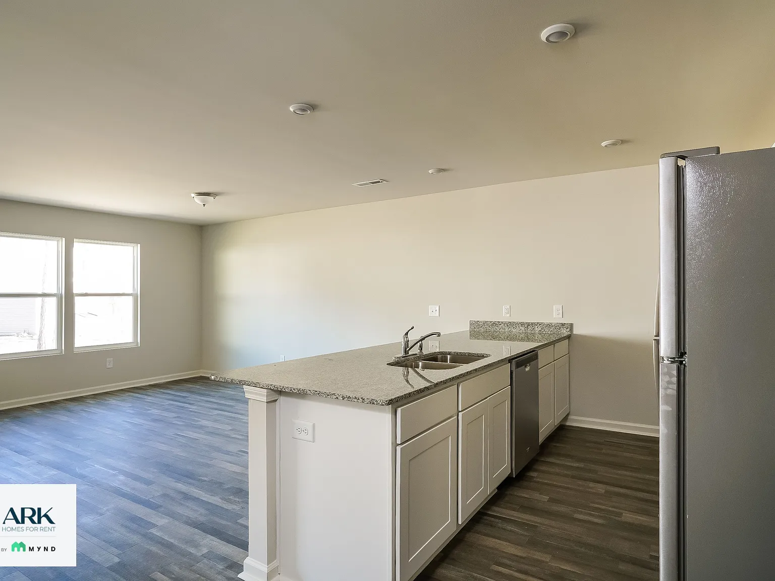 4 bed, 2.0 bath, 1601 sqft, $2,015 — Photo 4